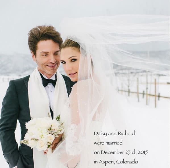 La latina y el cantante se casaron el 23 de diciembre en una nevada ceremonia en Aspen, Colorado.