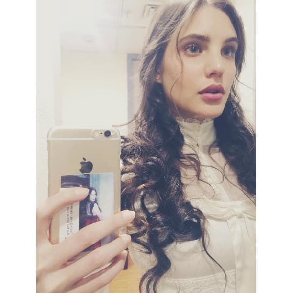 ¿Eres fan de Natasha? Repasa con nosotros las mejores ‘selfies' de esta guapa actriz, cantante, modelo y conductora argentina.