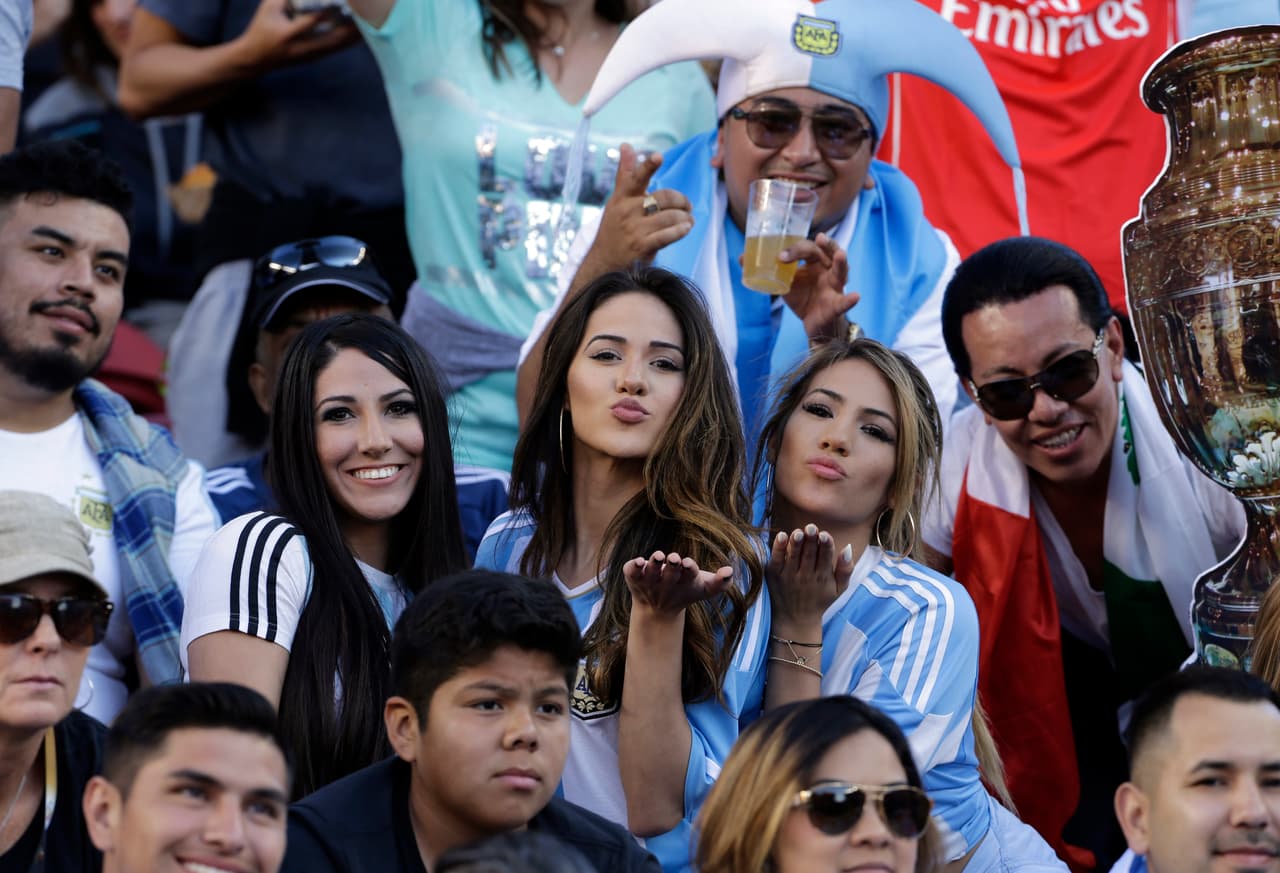 La Copa América Centenario no sólo fue un espectáculo dentro de las canchas sino en las gradas. Disfruta de las bellezas que apoyaron a sus ídolos.