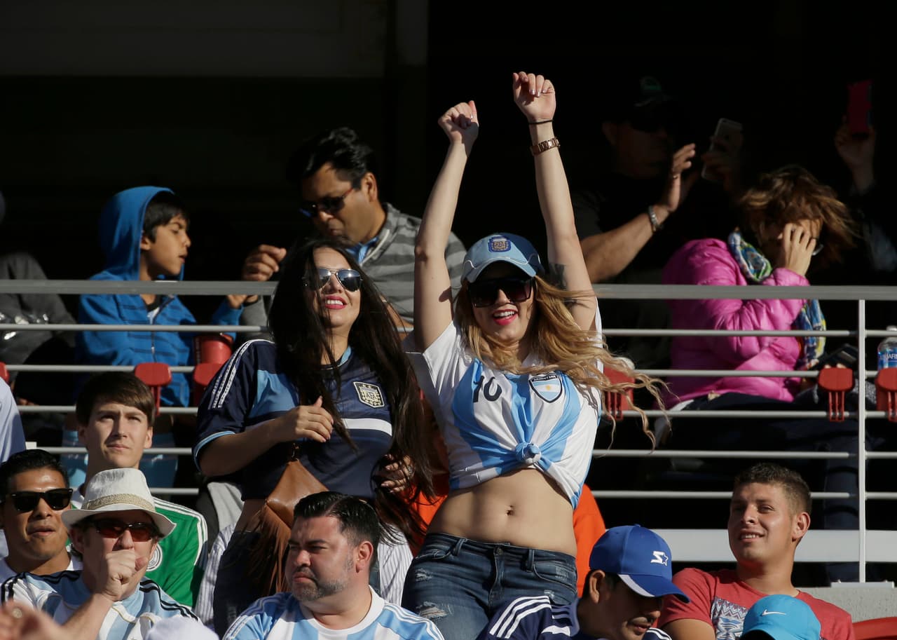 La Copa América Centenario no sólo fue un espectáculo dentro de las canchas sino en las gradas. Disfruta de las bellezas que apoyaron a sus ídolos.