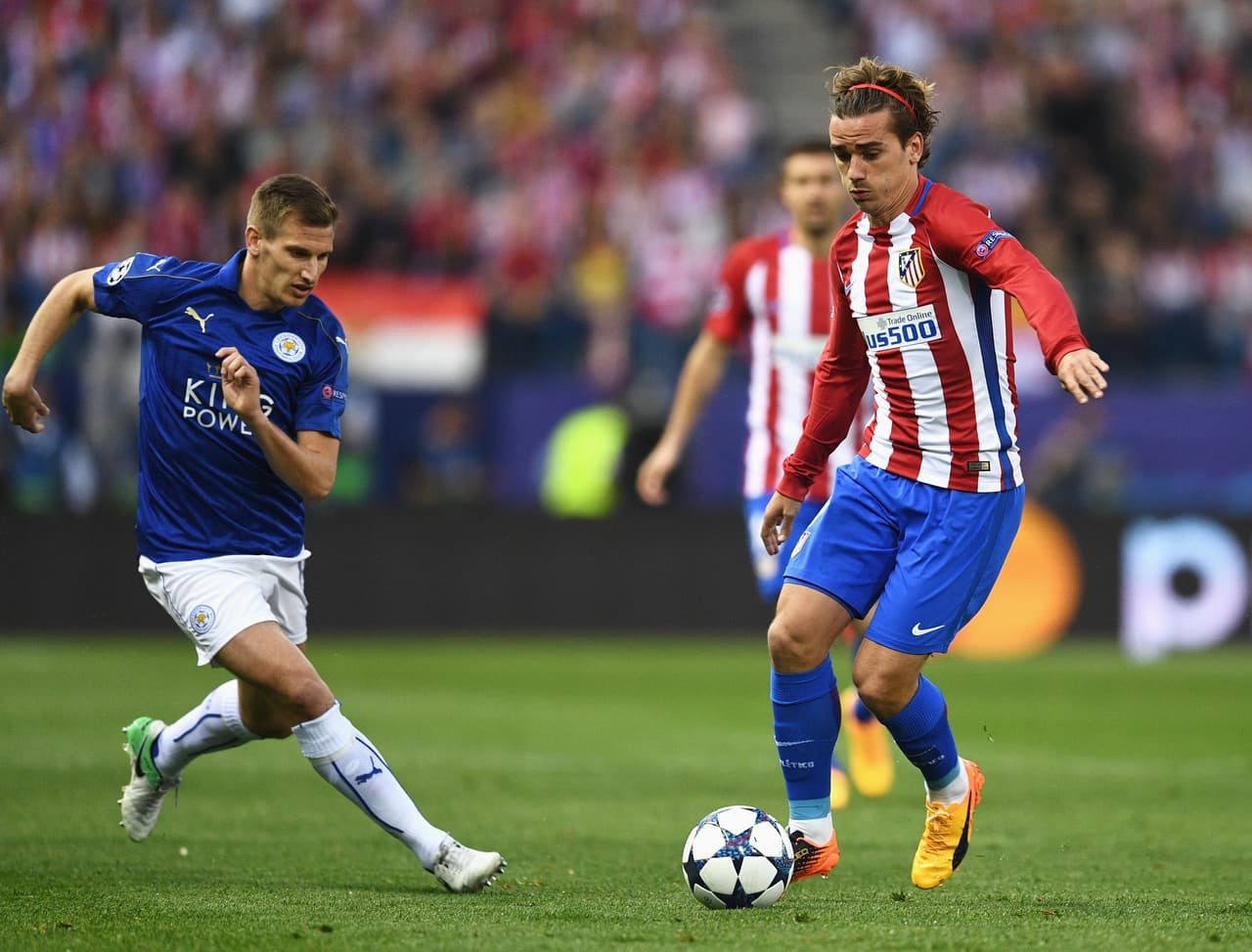 Atlético de Madrid dejó abierta la eliminatoria con un triunfo mínimo ante Leicester