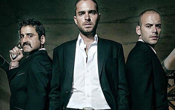 Anteriormente disfrutamos de su trabajo en exitosas telenovelas y series como
<i>¿Por qué diablos? (1999), Tiempo final (2008), El Cartel (2008) y Narcos (2015).</i>