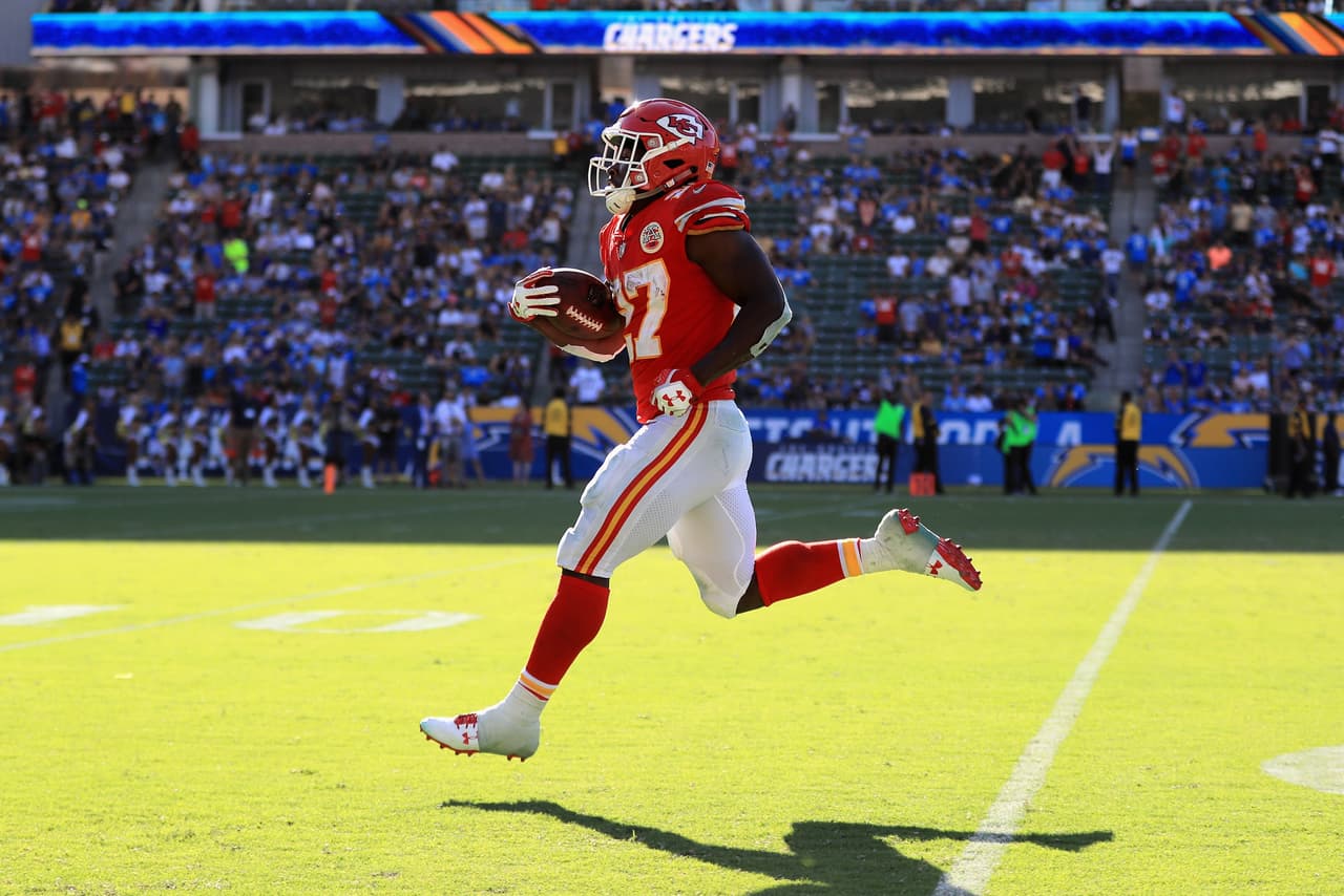Kareem Hunt fue el corredor más destacado en la Semana 3 al realizar 17 acarreos para 172 yardas, incluyendo una anotación de 69 yardas.