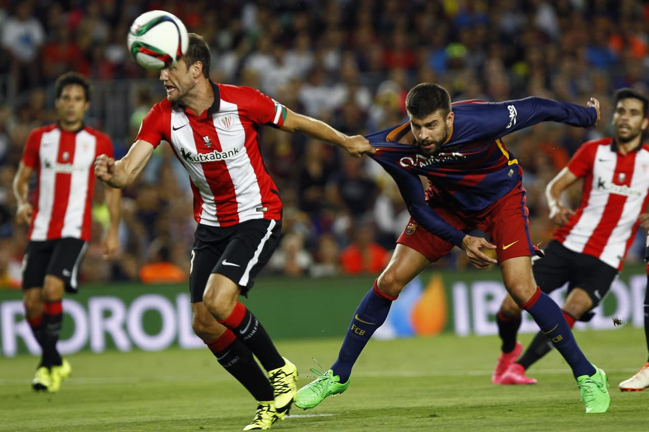 Barcelona se complicó cuando Gerard Piqué fue expulsado del partido por reclamarle al juez de línea una posición adelantada.