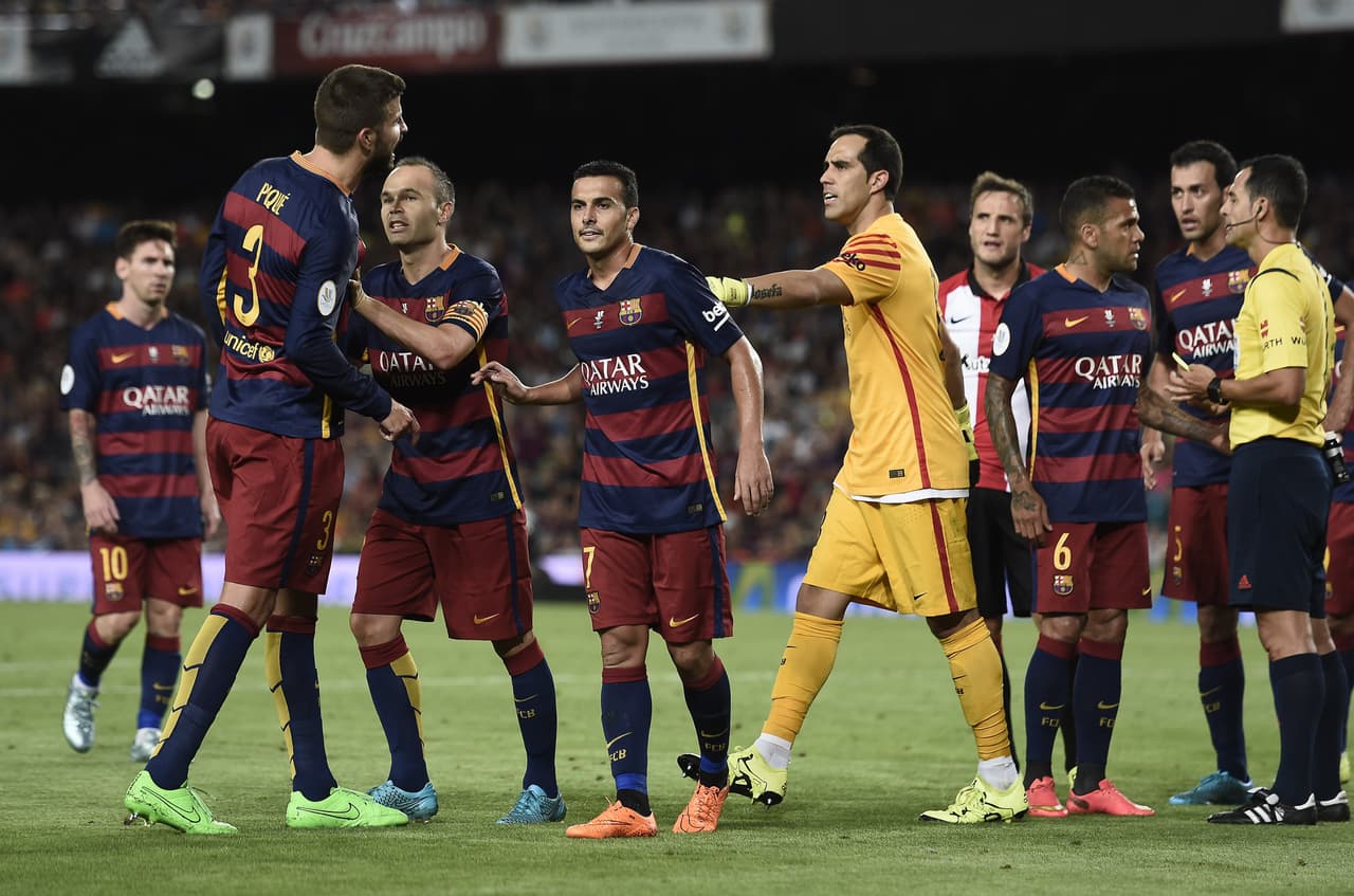 La expulsión del defensor central se dio cuando faltaban 35 minutos para el final del partido, la expulsión complicó la tan ansiada remontada del Barça.
