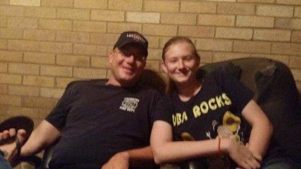 Madison Coe, de 14 años de edad, murió electrocutada en una tina de baño tras un accidente con su teléfono celular.