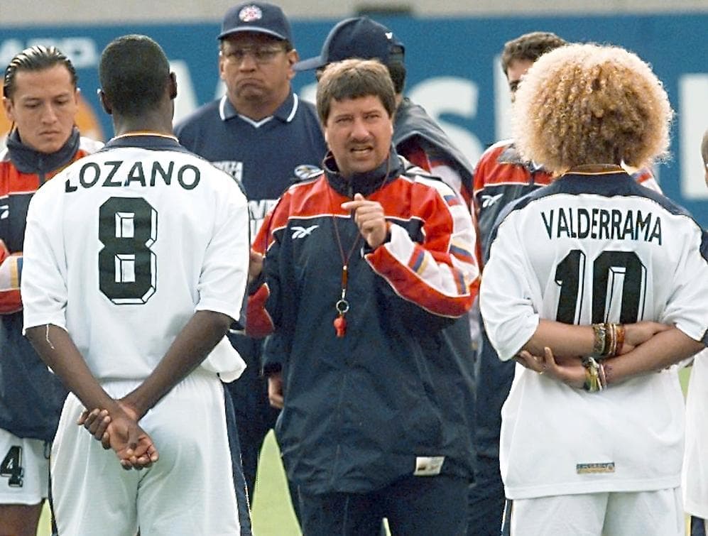 Aunque Colombia llegó a ocupar el cuarto puesto en la clasificación de FIFA en 1996, a Francia 1998 llegó en bajo nivel y quedó eliminado en primera ronda tras un triunfo y dos derrotas.