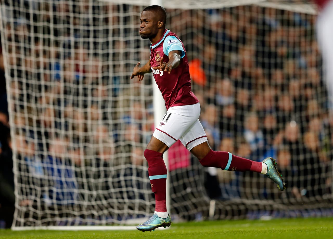 Las buenas actuaciones de Valencia le dieron paso para pasar al Everton, con el que tuvo menos regularidad y del que pasó a Tigres en México en esta temporada.