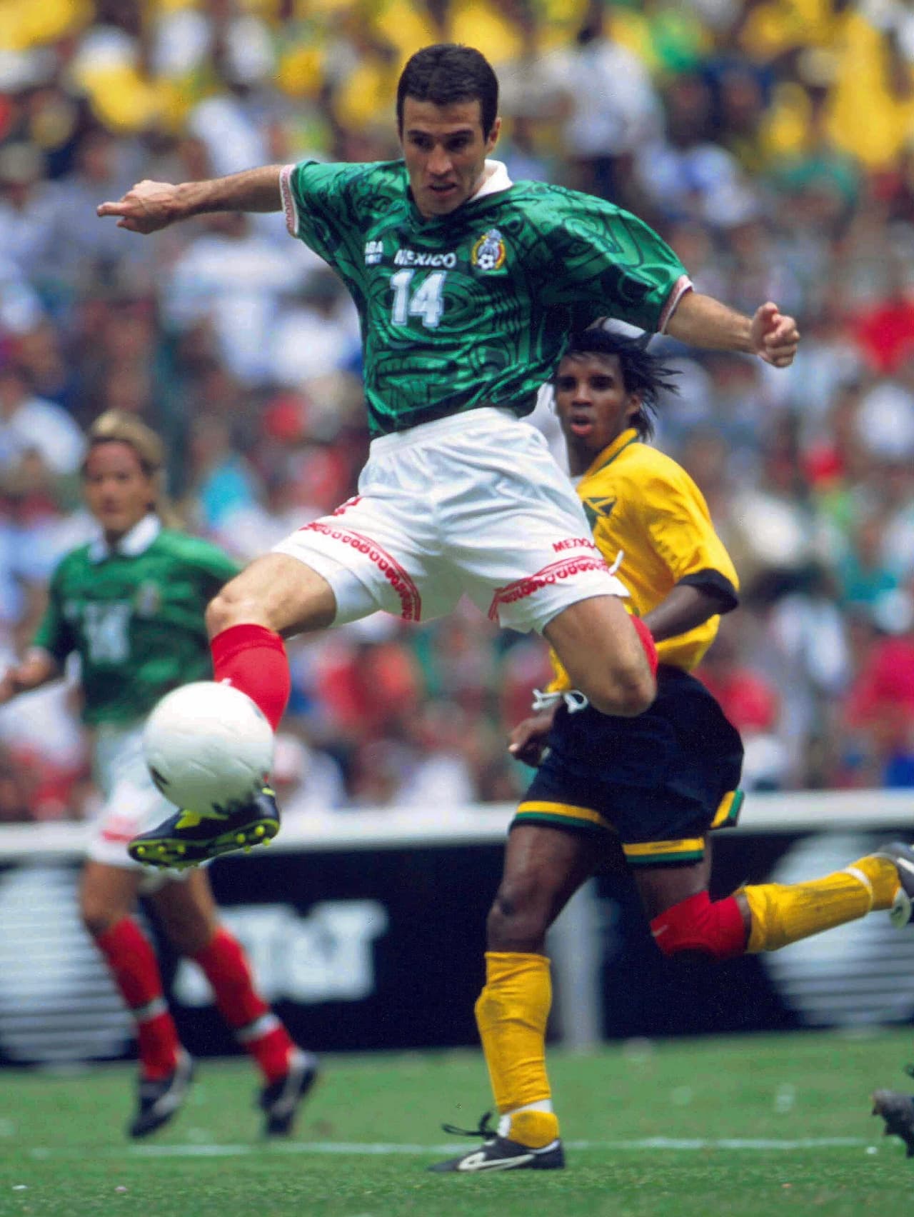 México volvió al coloso de Santa Úrsula para propinarle un 6-0 a Jamaica en revancha por la derrota en Kingston.