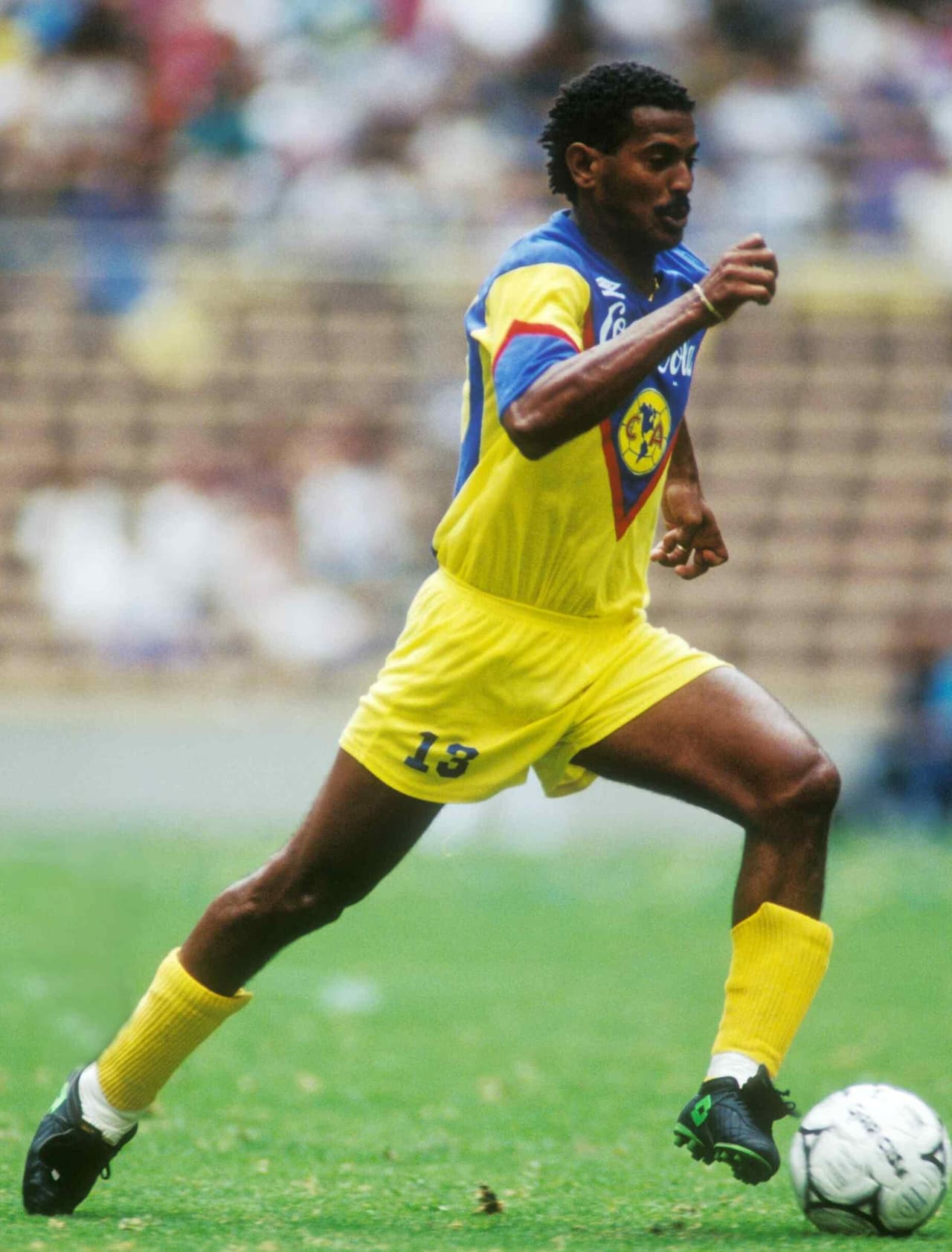 Ante Pumas en la 1987-88, los Azulcremas perdieron la ida por 1-0 y en la vuelta en casa superaron 4-1 a los Universitarios y se proclamaron nuevamente campeones.