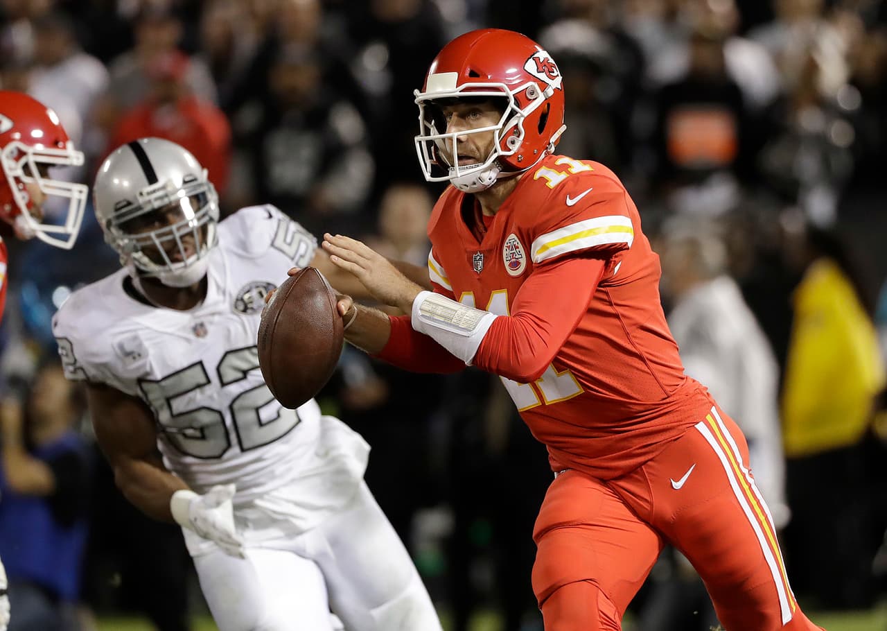 Kansas City había jugado mejor en la segunda mitad y tenía una ventaja de 9 puntos entrando al cuarto periodo. Alex Smith tiró para 324 yardas y 3 touchdowns, dos grandes con Tyrekk Hill y Albert Wilson.