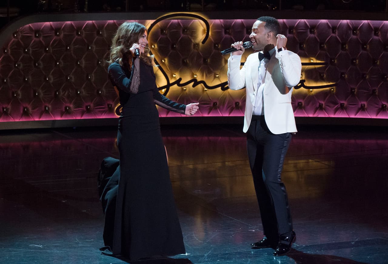 ¡Qué lindo momento! Un dueto de grandes voces, John Legend y Katharine McPhee.