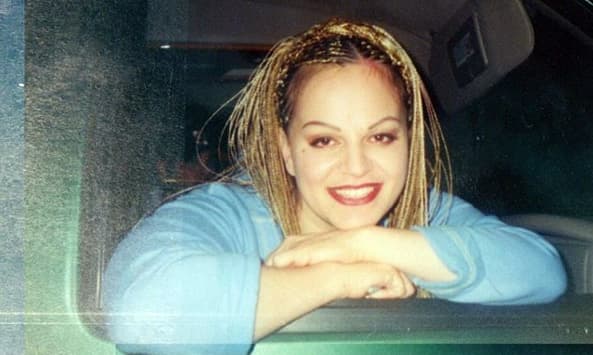 A mediados de los 90 cambió su look para luchar por su sueño, convertirse en una famosa cantante de regional mexicano.