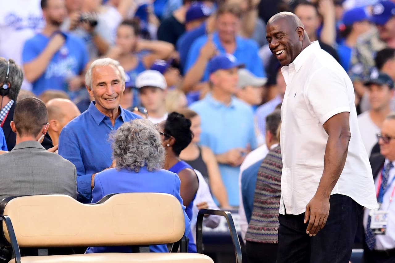 Leyendas de otros deportes como Magic Johnson, figura del básquetbol, también asistieron a la gran cita del béisbol.