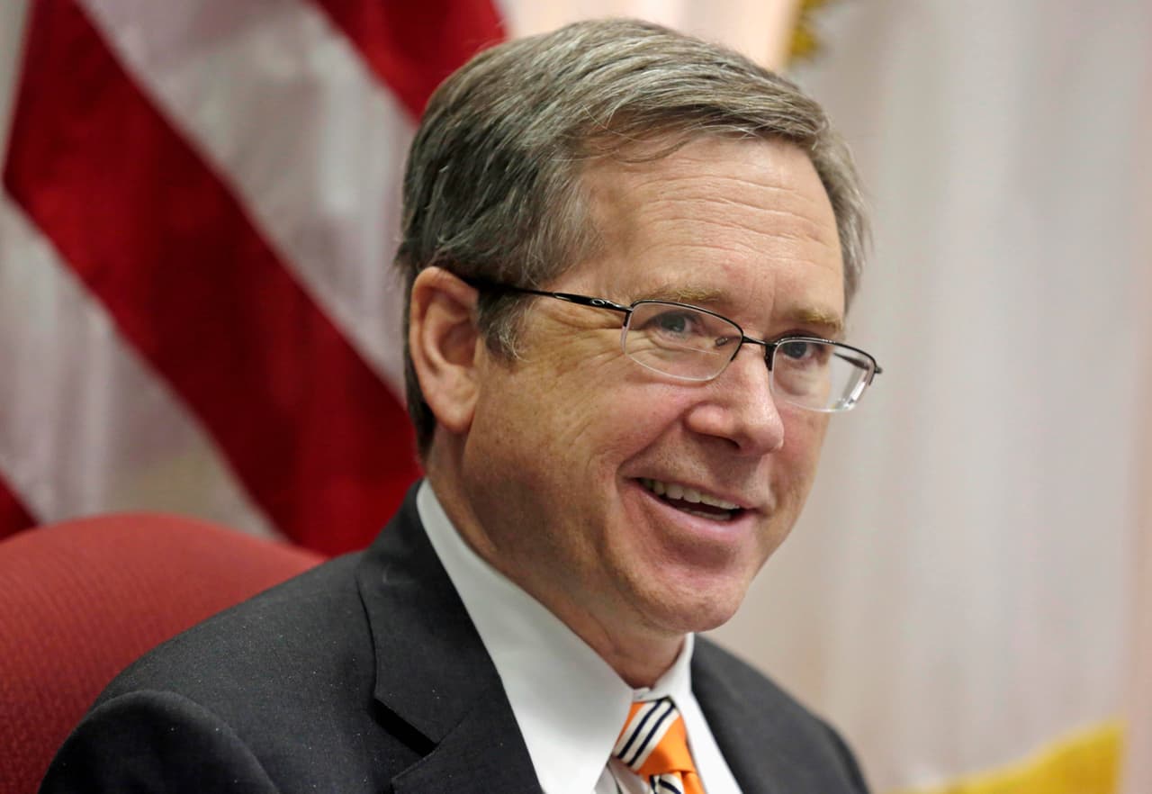 El senador Mark Kirk, de Illinois, se presenta a las elecciones el 8 de noviembre.