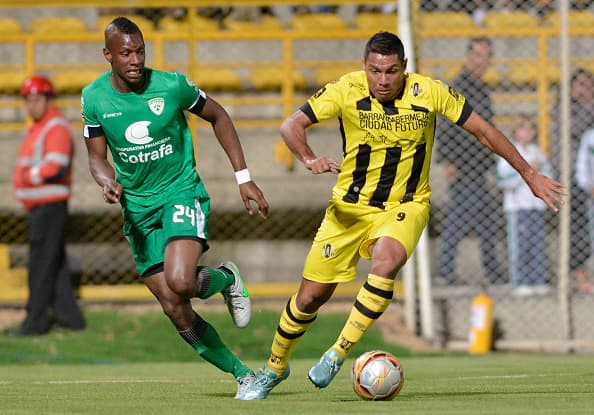 El zaguero haría pareja con Carlos Izquierdoz y Néstor Araujo