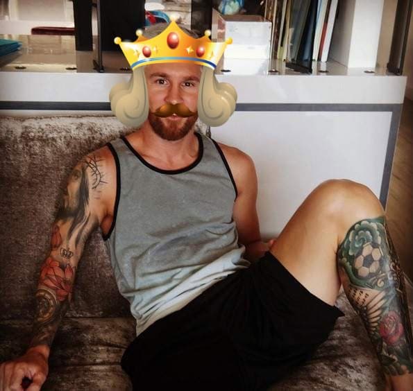 Los mejores memes del look platinado de Messi.