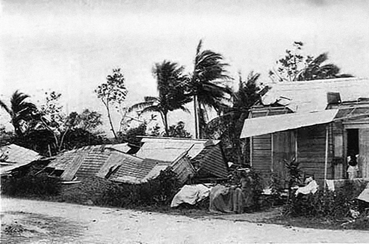 <b>3.- San Ciriaco (1899).</b>
<b>Fallecidos: 3,369 en Puerto Rico</b>. Golpeó a Puerto Rico como huracán de categoría 5. Luego de la devastación en la isla caribeña el vendaval continuó al este de las costas de Florida y las Carolinas y siguió su camino hacia el noroeste oeste afectando a las islas Azores, ya convertido en una tormenta extra tropical
<b>. </b>