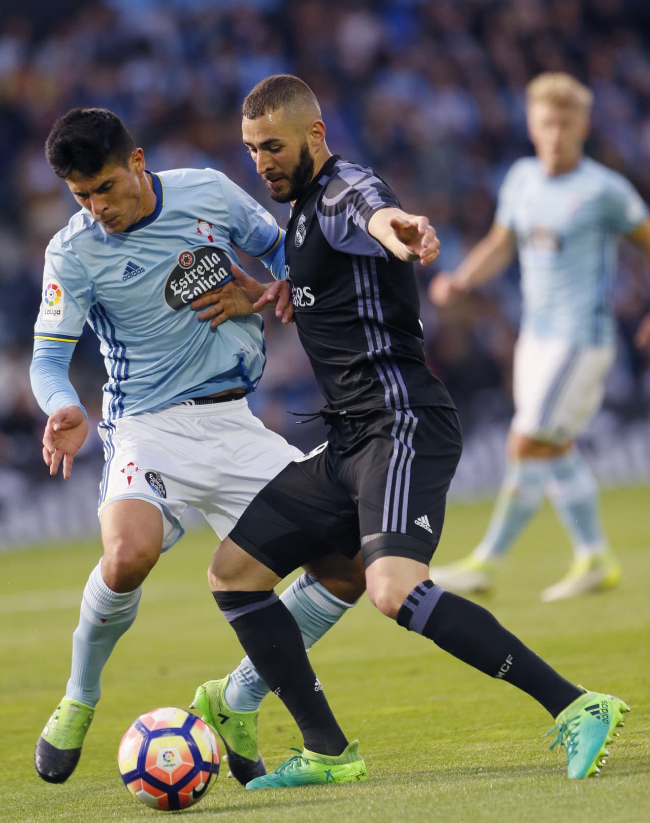 Real Madrid tomó de a poco el dominio y control en la cancha, acercándose cada vez más al arco rival.