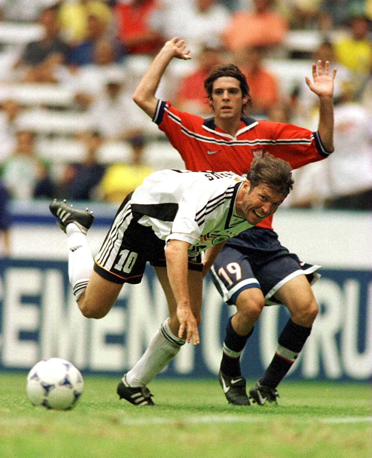 Un Lothar Matthäus de 38 años también arrastró en el Jalisco su estatus de leyenda de la historia del fútbol mundial.