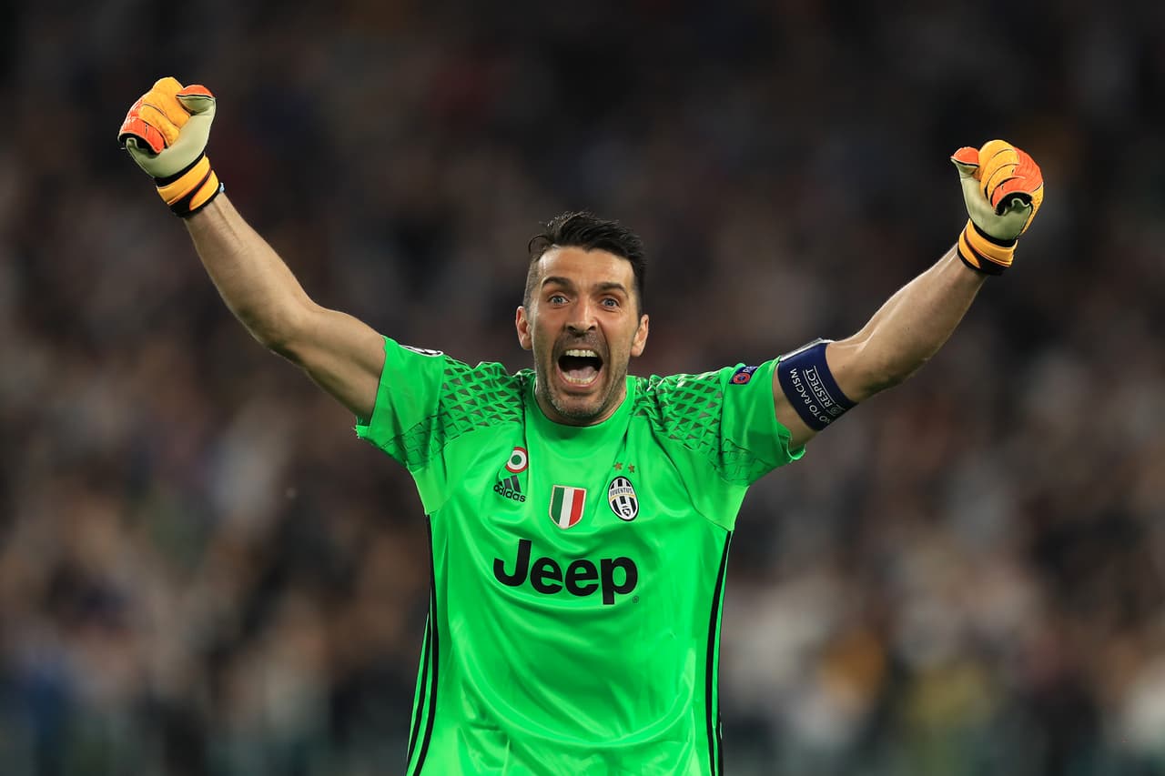 Gianlugi Buffon, arquero y capitán de Juventus (subcampeón).