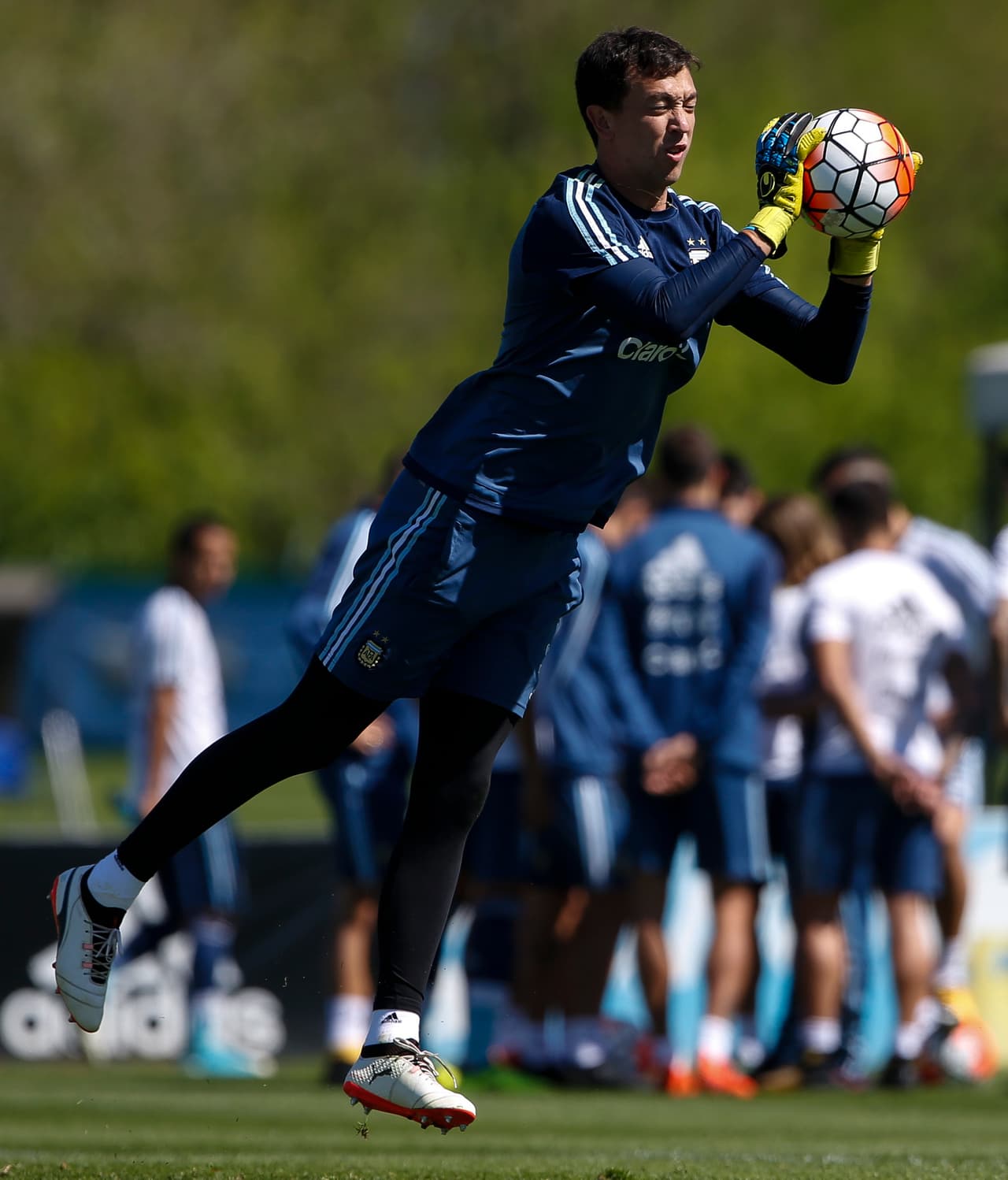 Los arqueros también tienen una preparación exigente pues en la altura de Quito el trabajo es más complicado para ellos.