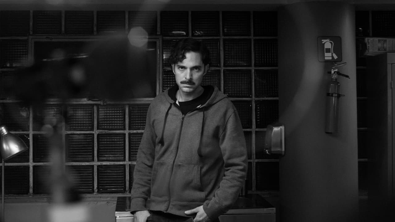 La primera razón es que esta vez lo verás con un personaje totalmente distinto a lo que nos tenía acostumbrados.