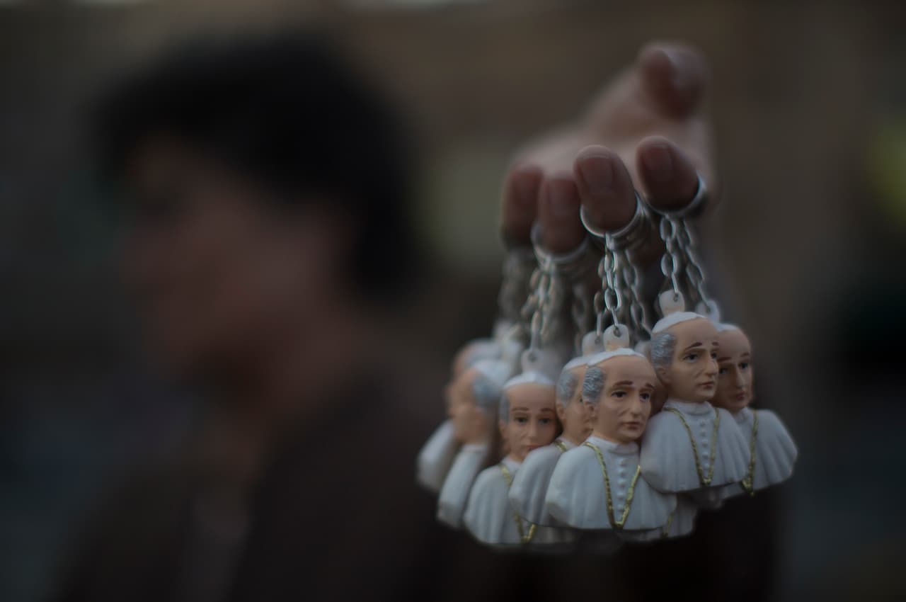 En el centro de Michoacán se pueden ver todo tipo de objetos alusivos a Francisco.