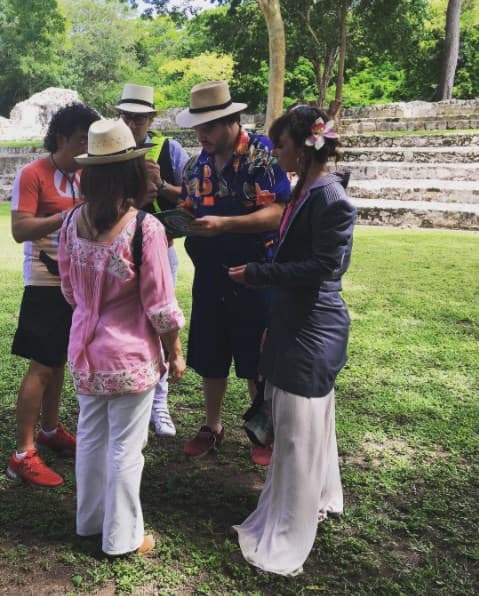 ¿Qué estarán tramando? Así cachamos a Paul Stanley y Natalia Téllez detrás de cámaras.