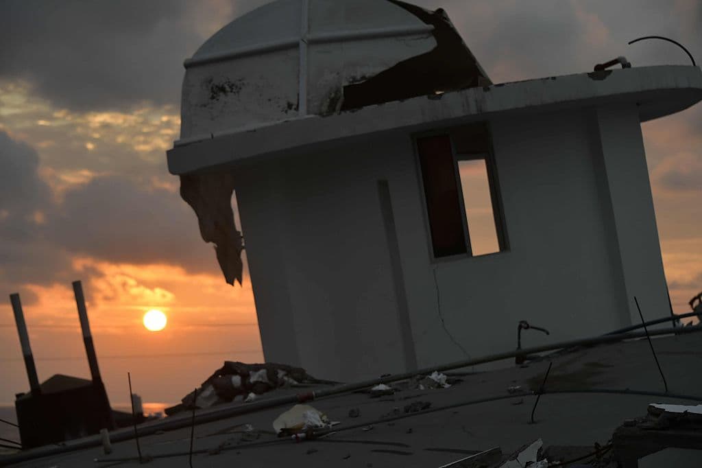 El atardecer del domingo en una destruida Pedernales
