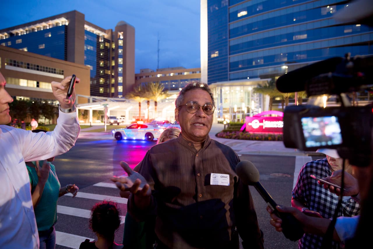 Ángel Colón, de origen hispano cuenta a los medios presentes que su hijo Ángel Jr ya está fuera de peligro, aunque seguirá hospitalizado en el Orlando Health.