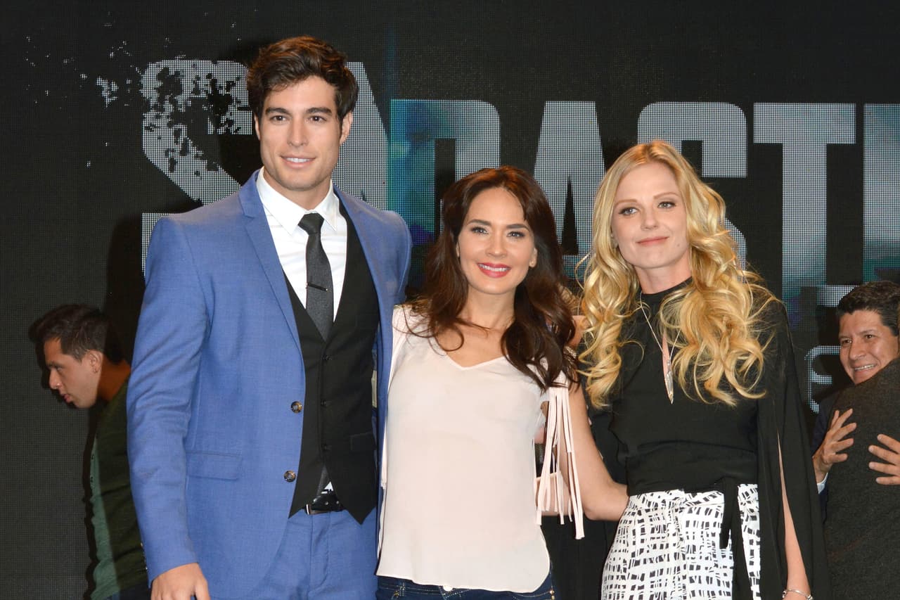 Desde el 2009 hasta el 2014 participó en varias telenovelas en Estados Unidos, así como exitosas películas mexicanas. Pero en el 2016 regresa a México para la serie 'Sin rastro de ti'.