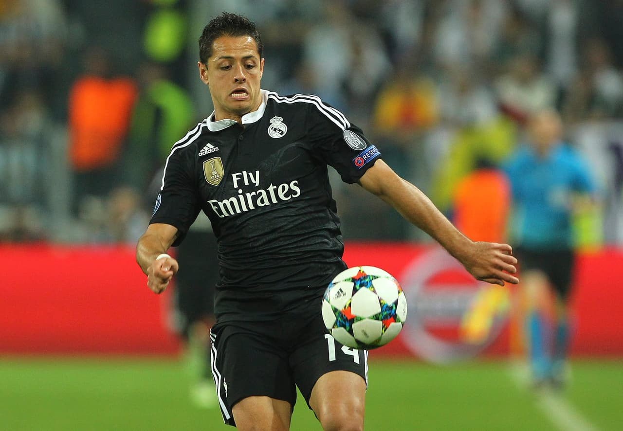 Javier Hernández tuvo un paso de una temporada por Real Madrid entre 2014 y 2015, en el que anotó goles valiosos a pesar de no tener regularidad. Ahora es pretendido por Valencia.