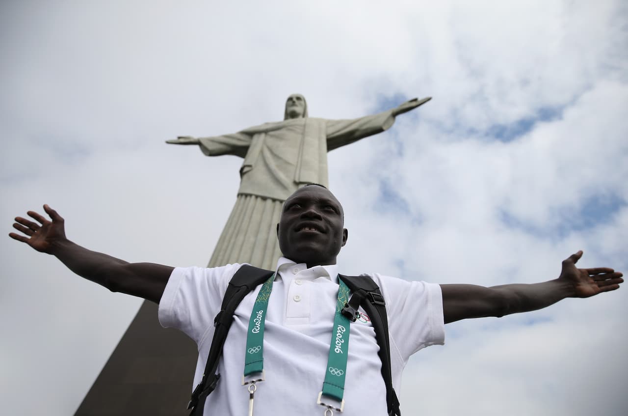 Su primer deporte fue el fútbol, pero surgió su talento para correr cuando fue elegido en un grupo de 40 aspirantes de Kakuma para asistir a los ensayos de pista en el estadio nacional en Nairobi. Fue el mejor de ellos y estará compitiendo en los 1.500 metros.