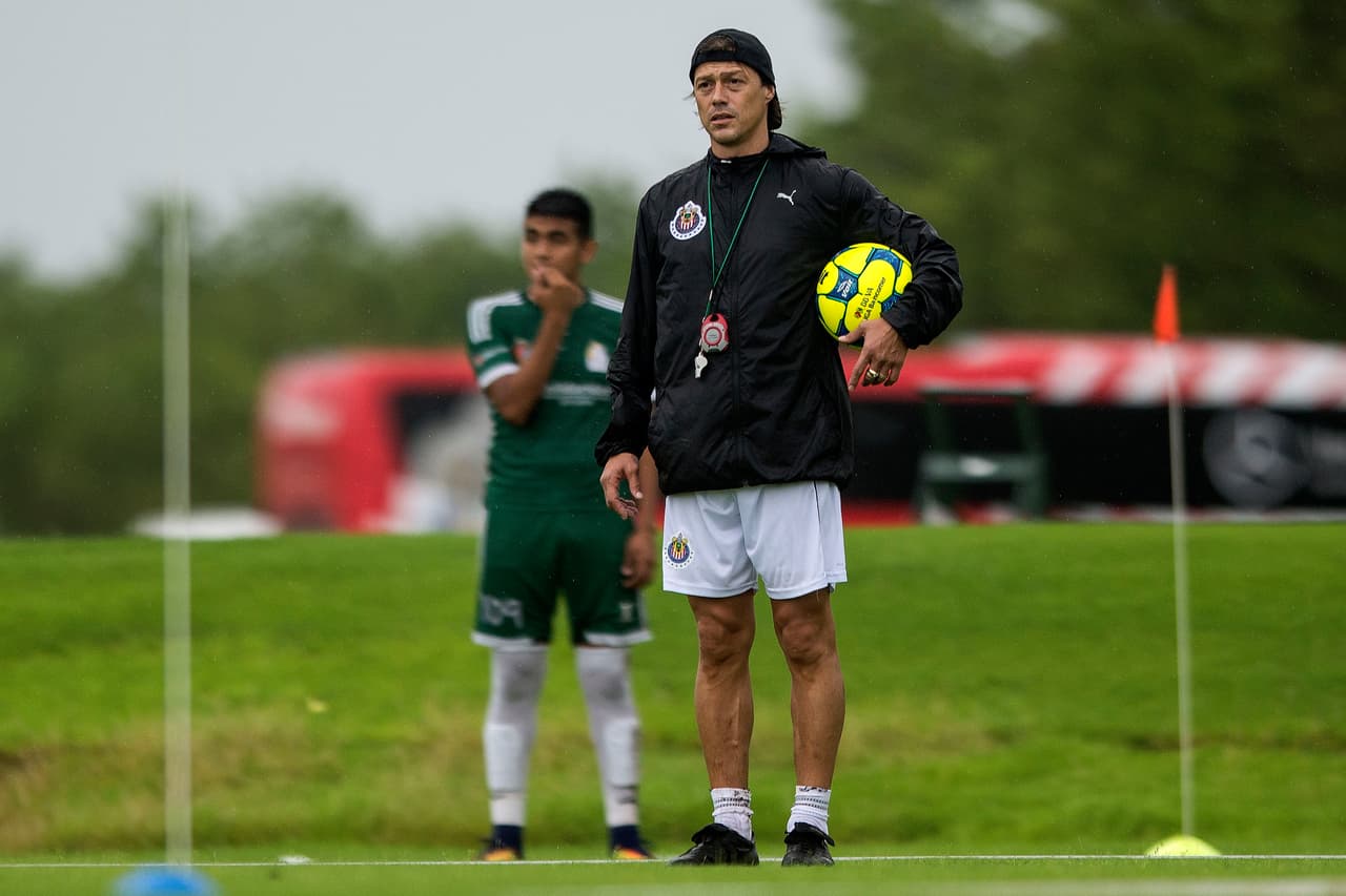 El Pastor del Rebaño cambiará la ropa de entrenamiento por el traje de gala para esperar ser premiado como mejor DT de la Liga MX.