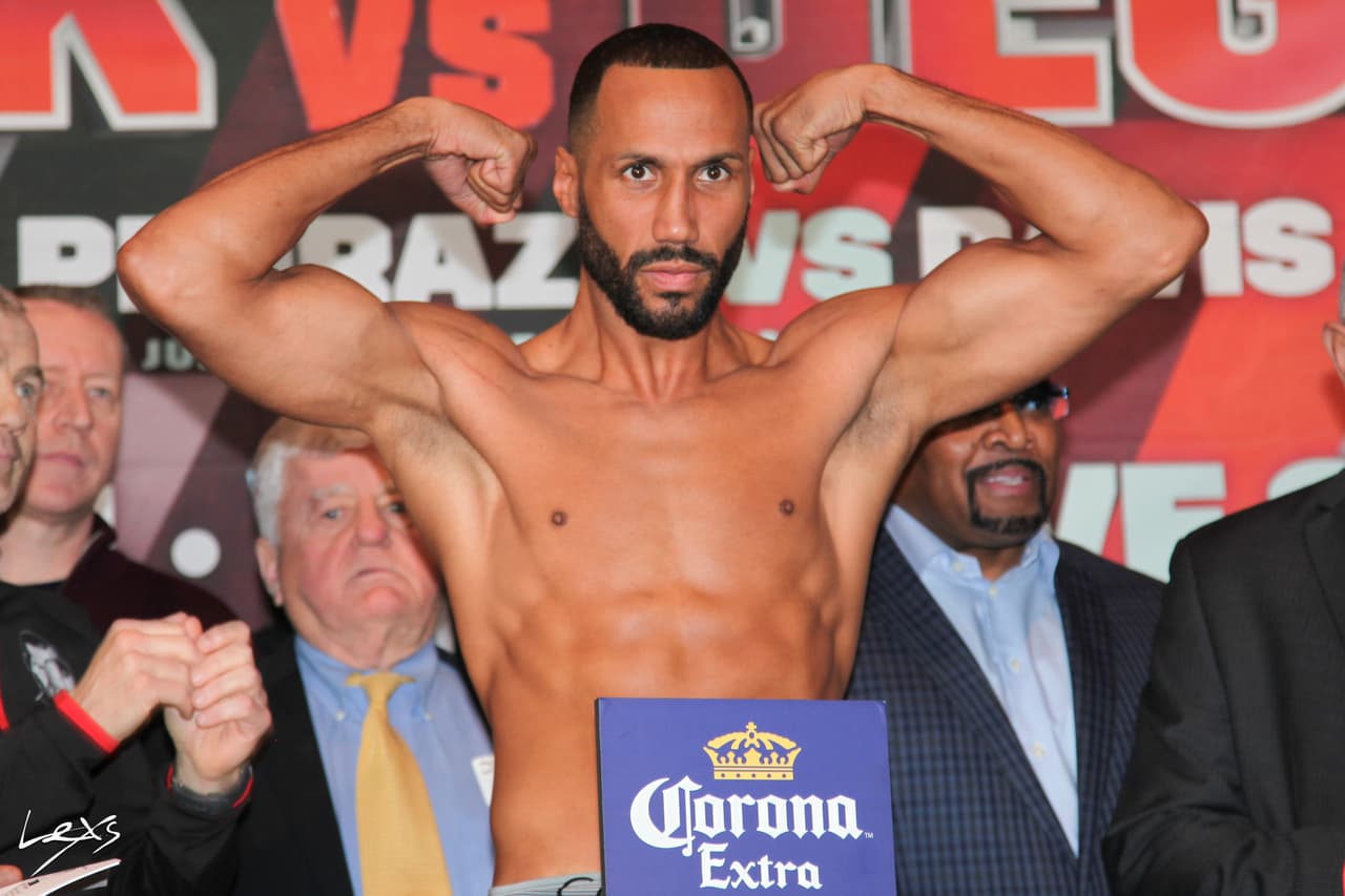 Por su parte el favorito y campeón de la Federación Internacional de Boxeo, James DeGale, registró 166.5 libras.
