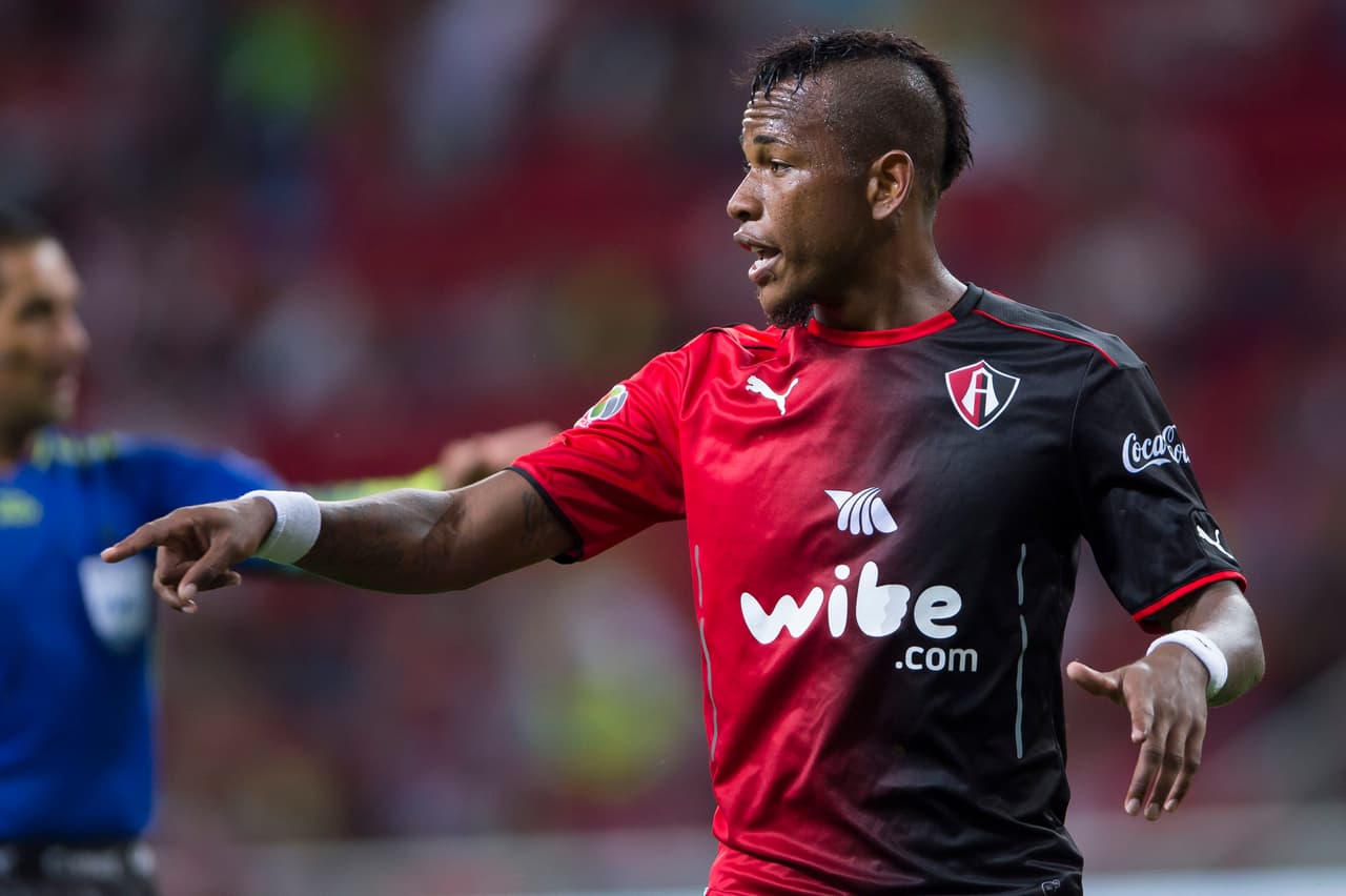 Action photo during the match Guadalajara vs Atlas at Omnilife Stadium. Apertura 2016 Liga BBVA Bancomer MX.--- Foto de accion durante el Partido Guadalajara vs Atlas en el Estadio Omnilife, Partido Correspondiente a la Jornada 6 del Torneo Apertura 2016 Liga BBVA Bancomer MX, en la foto: Leiton Jimenez --20/08/2016/ MEXSPORT/Cristian de Marchena