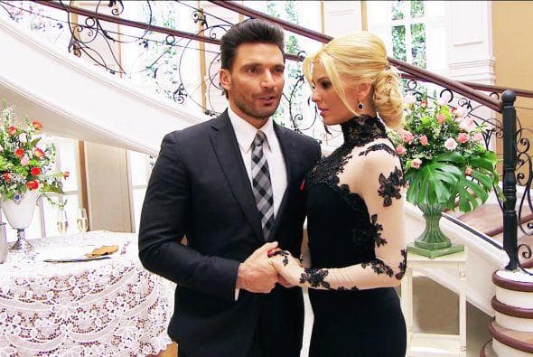 Fue en el 2007 cuando iniciaron su relación, todo comenzó mientras grababan la telenovela 'Isla Paraíso'. En este melodrama
<b><a href="http://www.univision.com/temas/julian-gil">Julián</a></b> fue protagonista y
<b><a href="http://www.univision.com/temas/marjorie-de-sousa">Marjorie</a></b> antagonista.