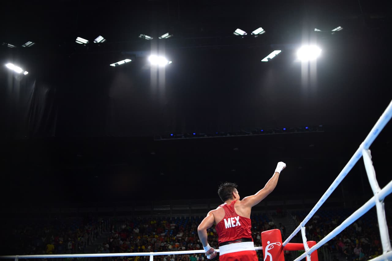 De este modo Misael Rodríguez celebró su triunfo levantando el puño derecho y preparándose para las semifinales contra el uzbeco Bektemir Melikuziev, el próximo jueves 18 de agosto, donde el ganador buscará la medalla de oro en la gran final y el perdedor se quedará con la presea de bronce.
