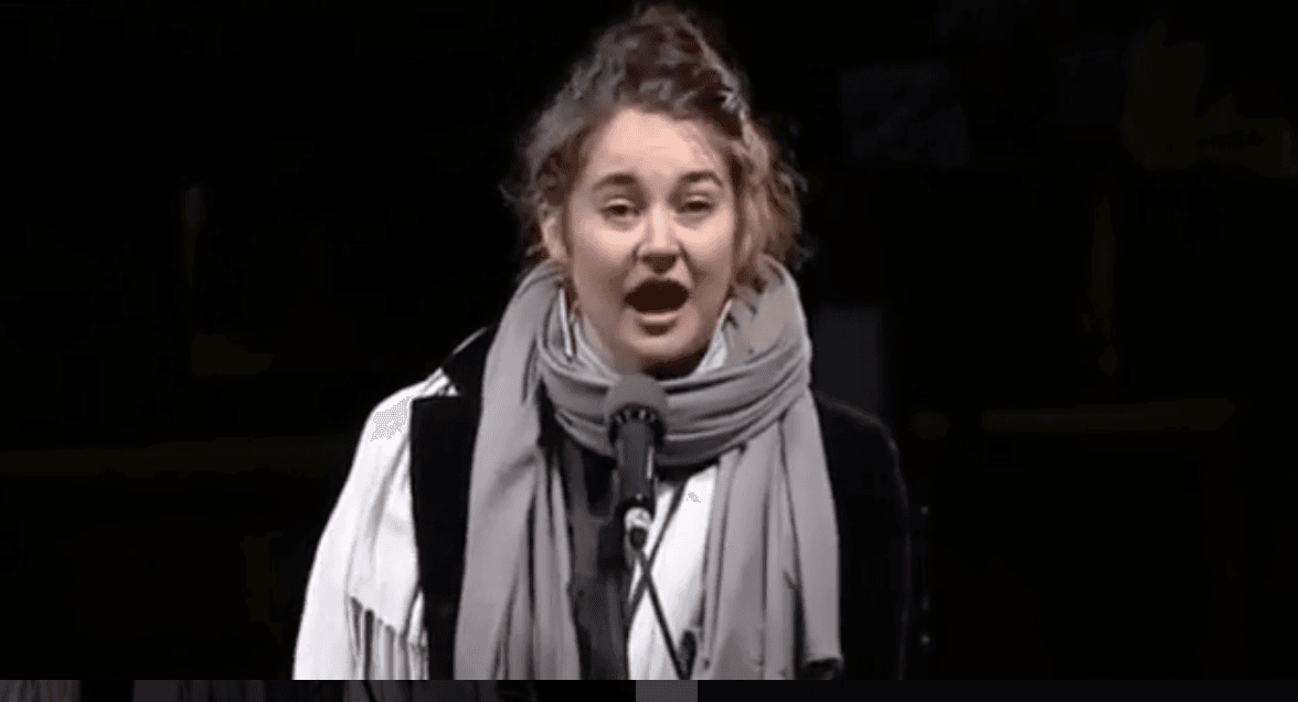 "La violencia no funciona" dijo la protagonista de películas como 'Snowden', Shailene Woodley.