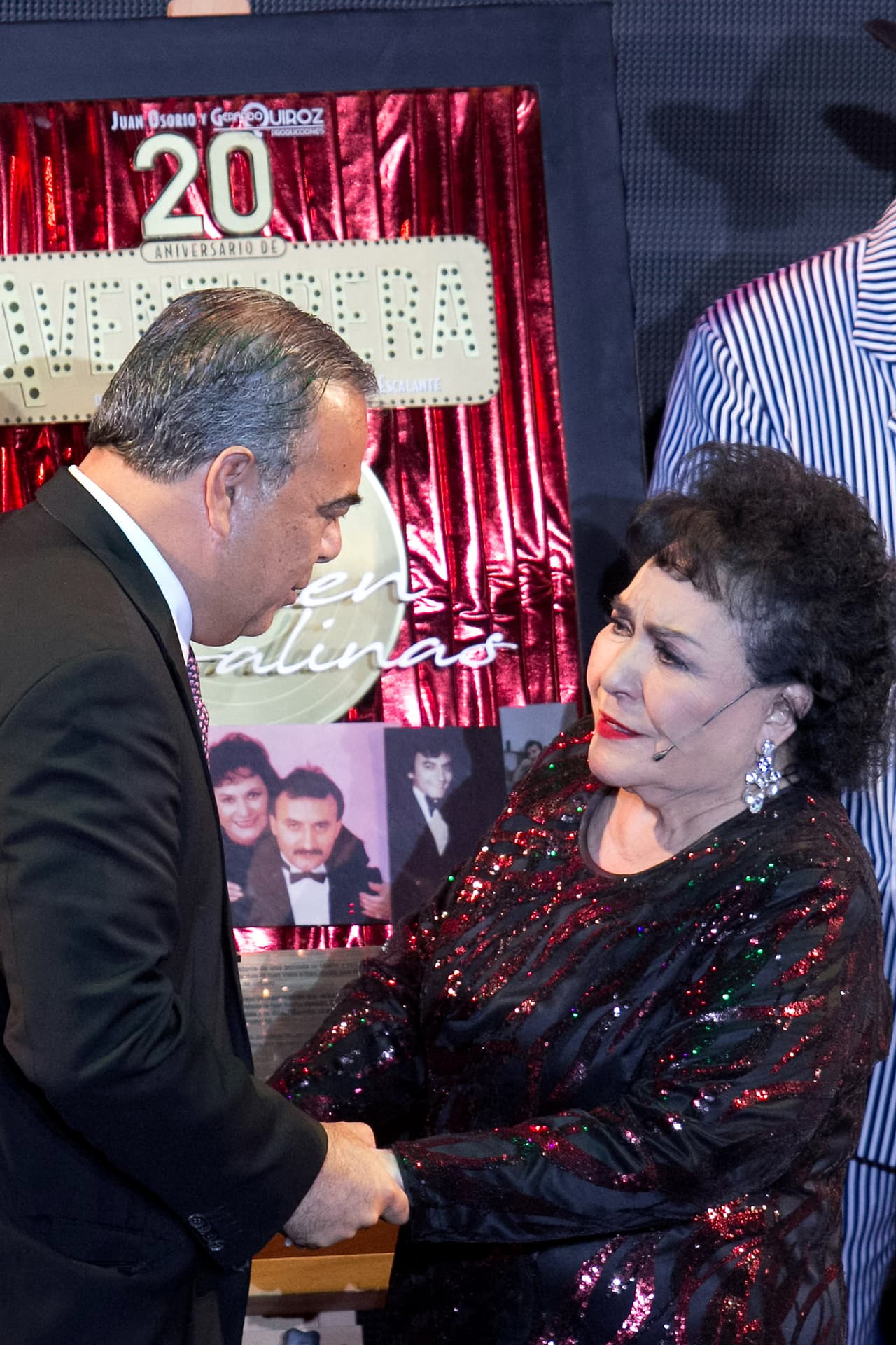 En el octavo aniversario del 'Aventurera', Carmen Salinas hizo un recuento de las protagonistas y las clasificó de mejor a peor, según su criterio, justo antes de que Edith retomara el papel principal: "
<b>Las mejores han sido, por orden de aparición Edith, Itatí, Lorena Rojas, Niurka, Paty Navidad, Yatana y Adriana Fonseca</b>. La güera Edith González es una artista muy completa porque canta, baila y todo", comentó a
<a href="http://www.cronica.com.mx/notas/2005/199108.html" target="_blank">Crónica</a>.
<br>La fotografía corresponde con el vigésimo aniversario de 'Aventurera' celebrado en el teatro BlackBerry de la Ciudad de México el 14 de febrero de 2018.