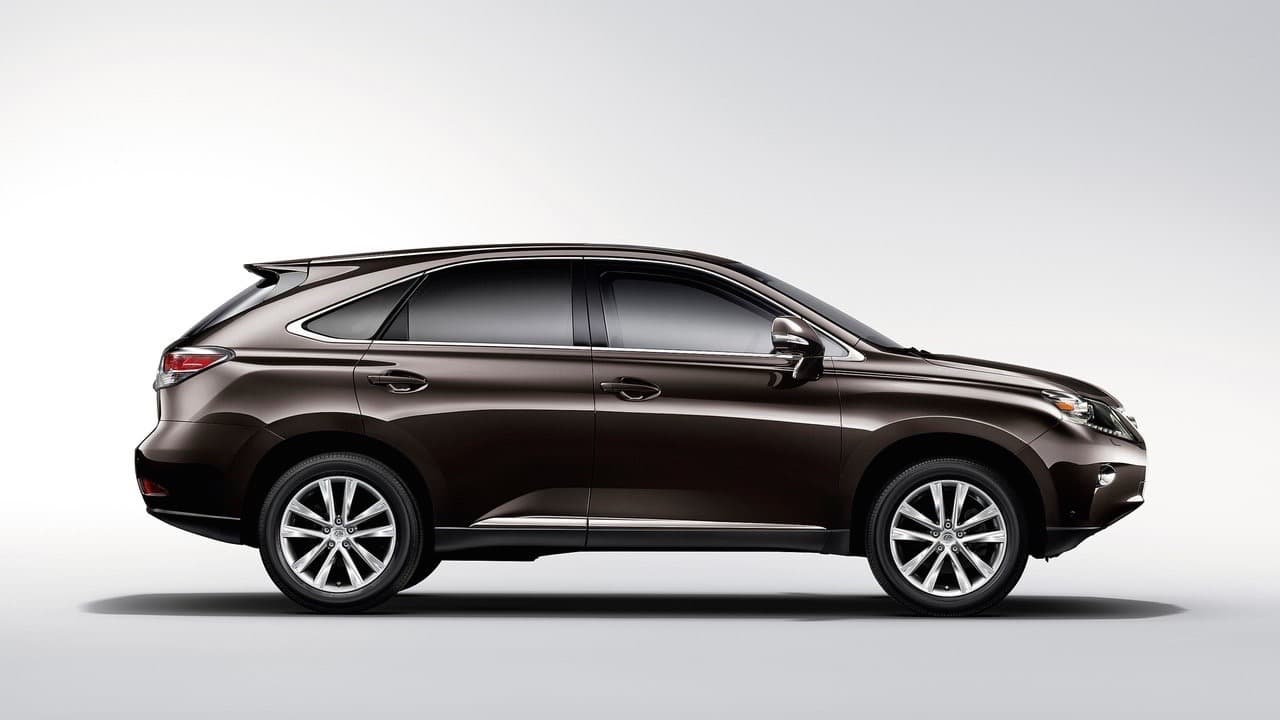 <b>10. Lexus RX 350</b>: La versión con tracción delantera de la crossover mediana de lujo de Lexus presentó un índice de
<b>0 conductores muertos</b> por cada millón de vehículos registrados. La familia de crossovers Lexus RX fue sustituida por un diseño totalmente nuevo en 2016.