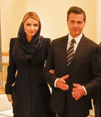 Close-up al look de la pareja.