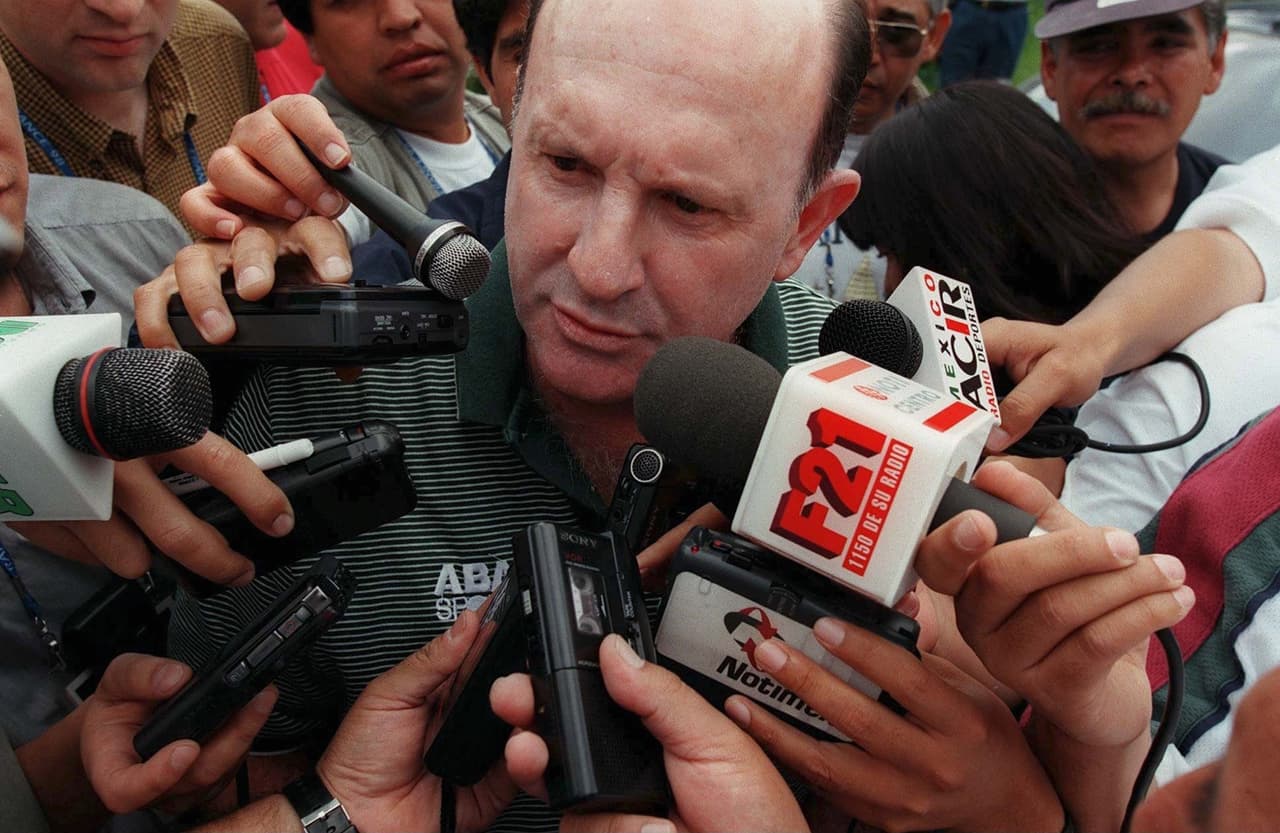 Finalmente la cabeza de Bora Milutinovic acabó rodando. Manolo Lapuente fue nombrado DT a escasos meses del inicio del Mundial.