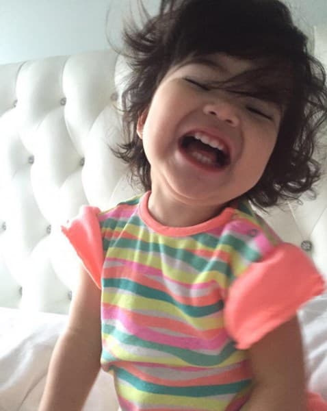 ¡Esto es despertar feliz! Tras ver los ataques de risa de Giulietta seguro a cualquiera se le olvida un mal día.