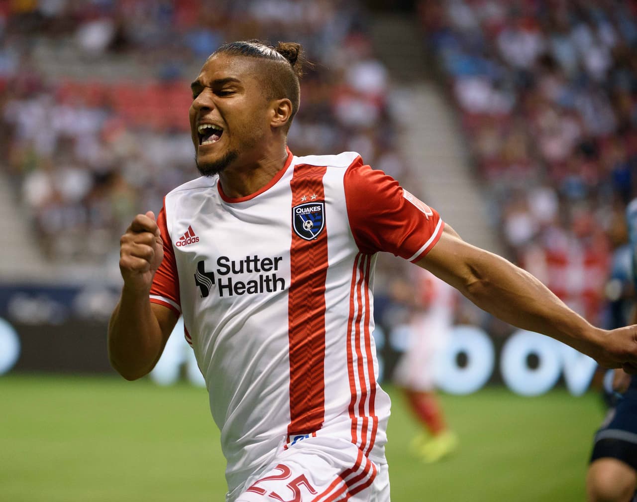 Quincy Amarikwa, grande dentro y fuera de la cancha de fútbol.
