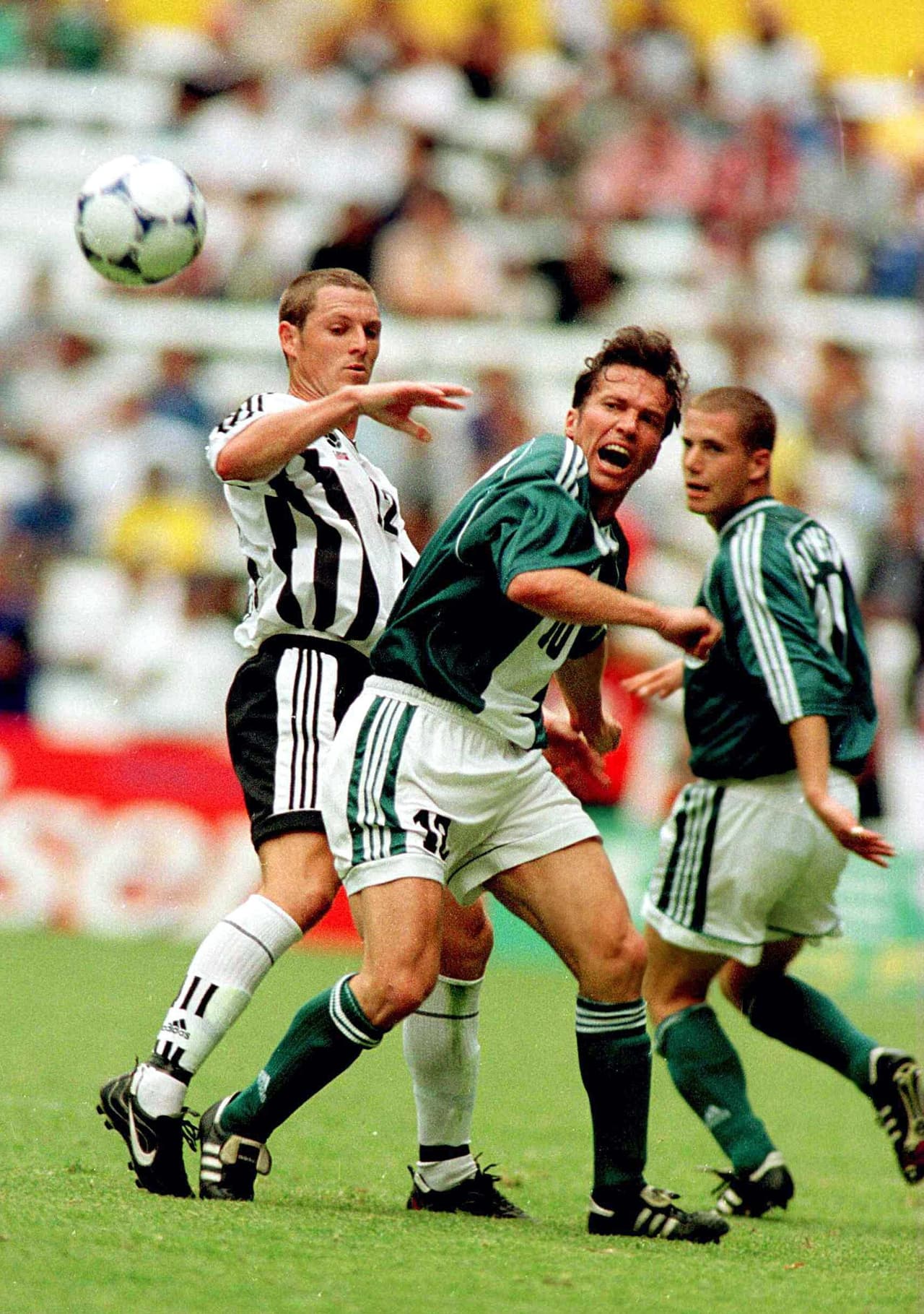 Alemania se recompuso venciendo 2-0 a una débil Nueva Zelanda en el siguiente partido.