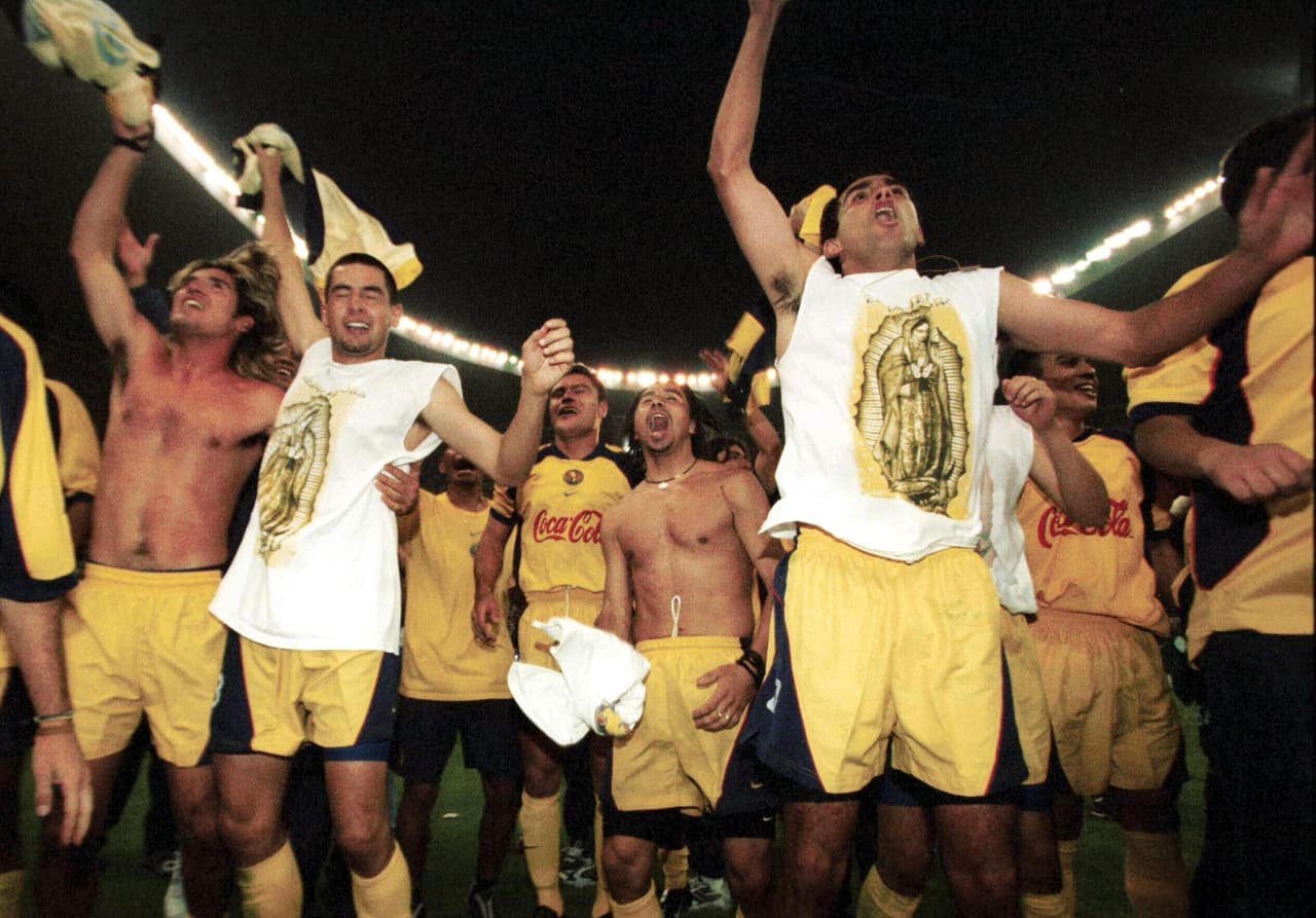 El título del Verano 2002 se coronó también como en el estadio Azteca, pero en aquella ocasión lo hizo en calidad de visitante ante Necaxa, quien jugaba en el mismo inmueble.
