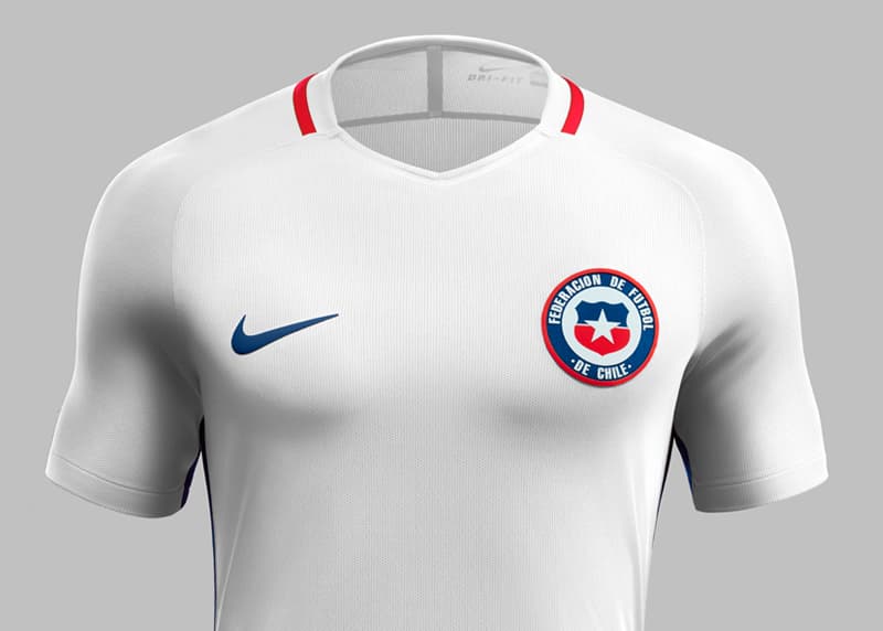 Playera de Chile visitante.