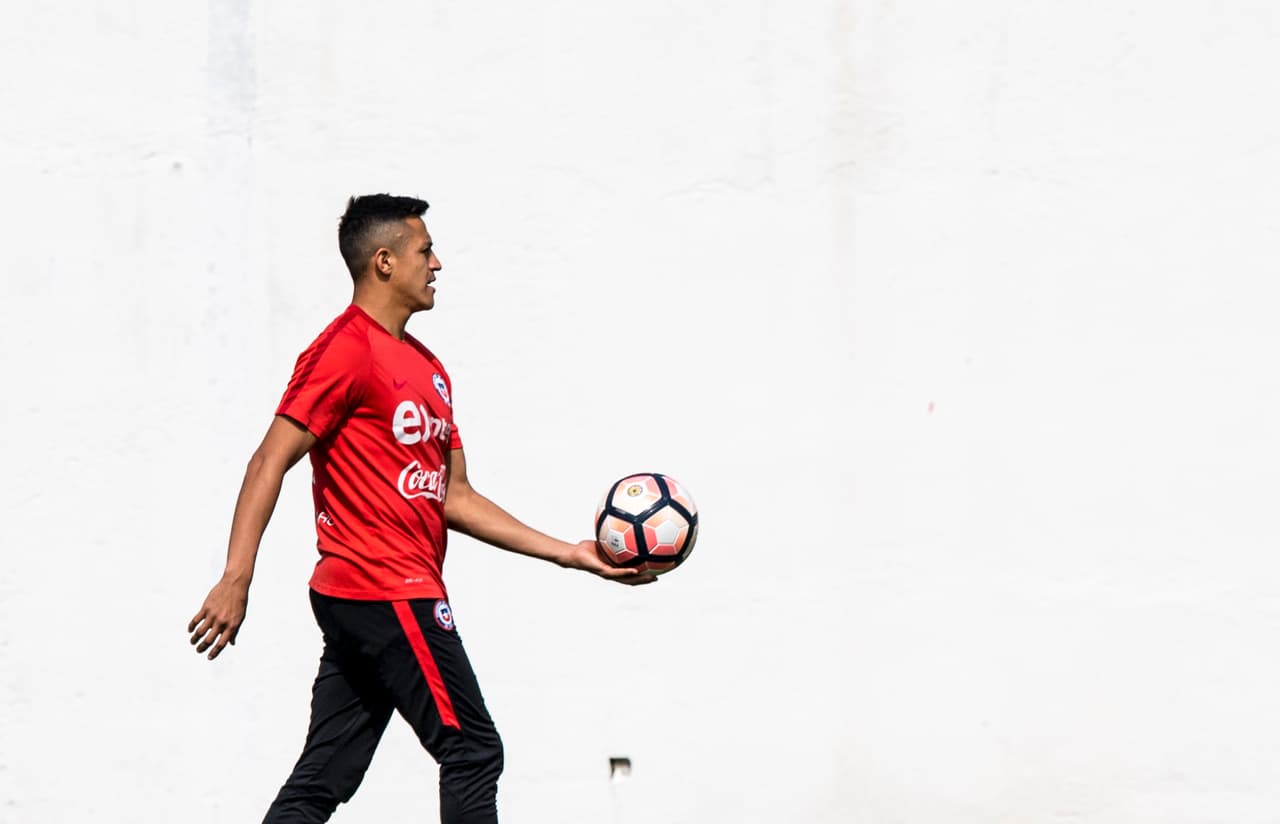 La Chile de Alexis Sánchez y Arturo Vidal está sobre las cuerdas en la Eliminatoria de Sudamérica. Los cracks australes van en busca de la clasificación en sus juegos ante Ecuador y Brasil. Nada fácil para el equipo de Pizzi.